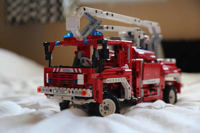 039RETIRED039 LEGO Technic Fire Truck Set No. 8289 - ALL PIECES, FULL INSTRUCTIONS, NO BOX