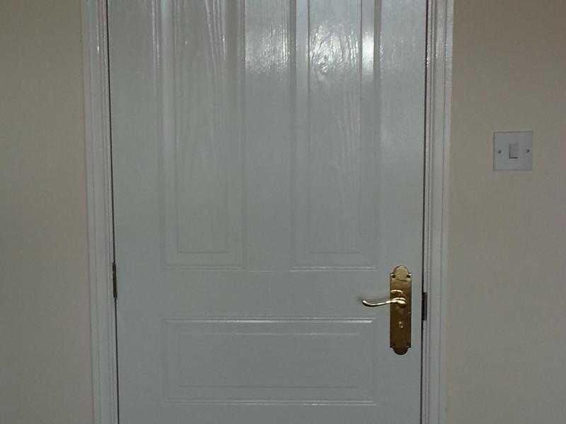 039TWO WHITE PANELLED INTERIOR DOORS039