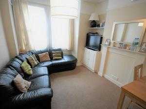 1 bed fully furnished flat - available immediately