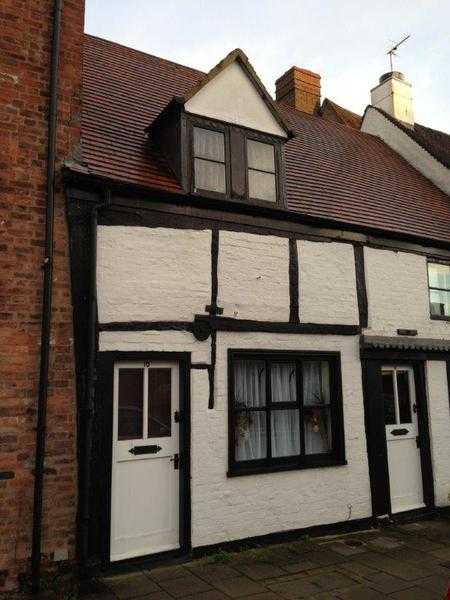 1 Bed Luxury Tudor Cottage To Rent