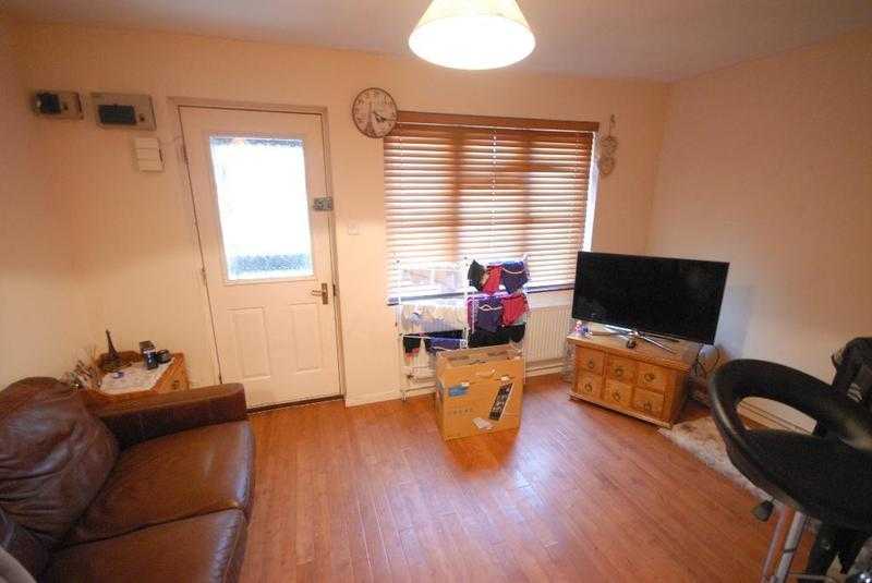 1 bedroom flat in Veronica Gardens