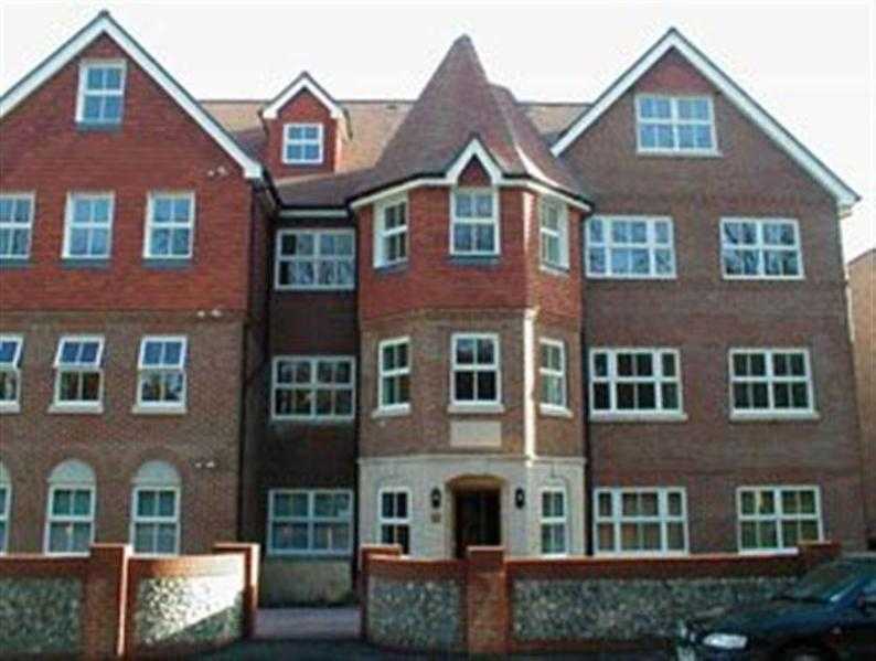 1 bedroom flat to rent in Arundel Road, Eastbourne..BN21