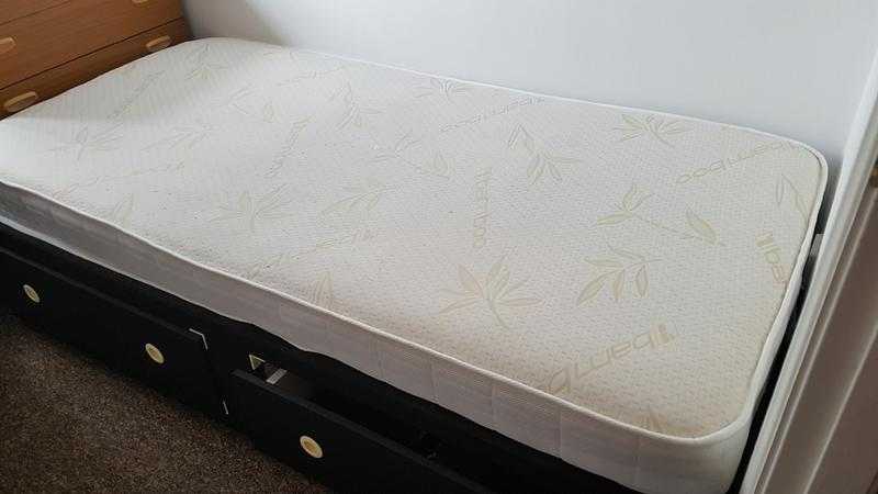 1 year old single bed with 2 drawers and bamboo mattress