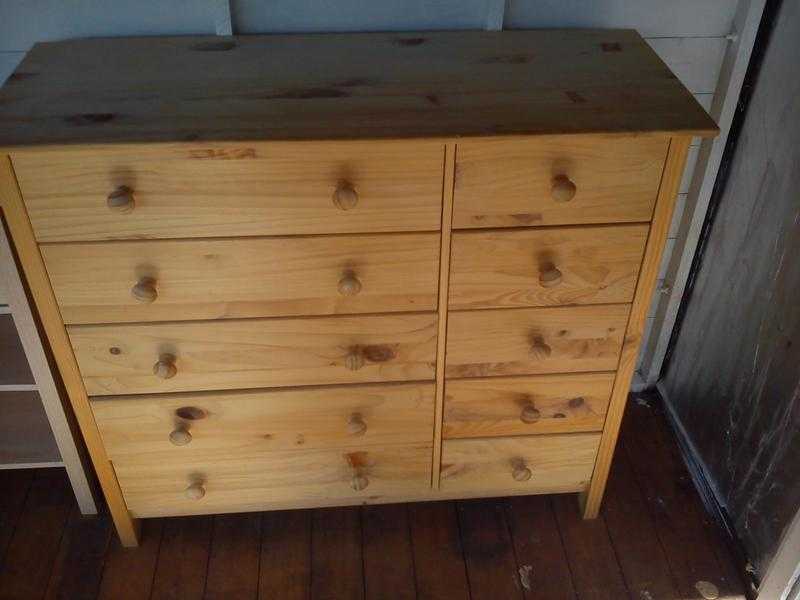 10 drawer chest of drawers.