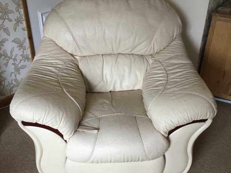 100 leather cream 2 seater sofa and 2 reclining chairs