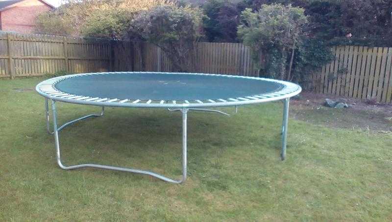 13ft Trampoline (no cover for springs)