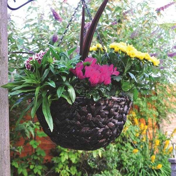 14 Inch Traditional Hanging Basket - quality, attractive Rattan design - Brand New