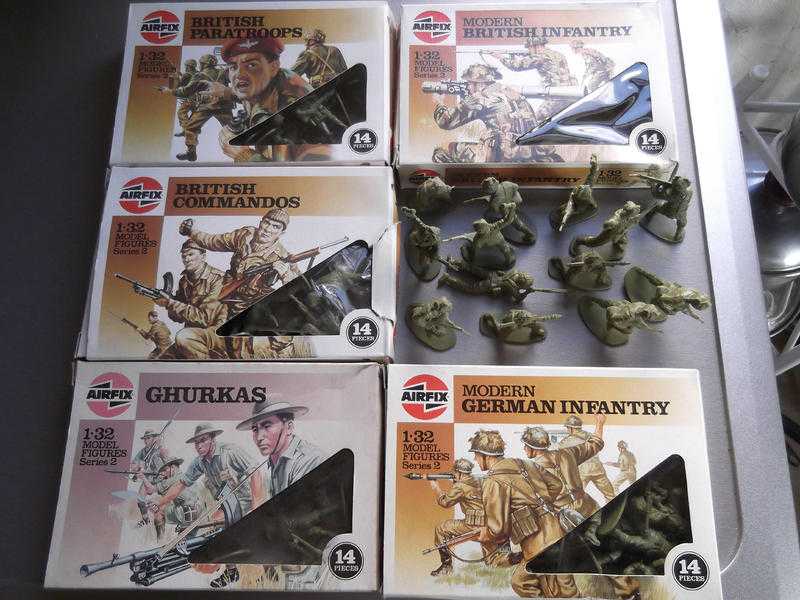 147 Airfix 132 soldiers - 93 boxed Series II (3 full sets  3 part sets) plus 54 unboxed S III