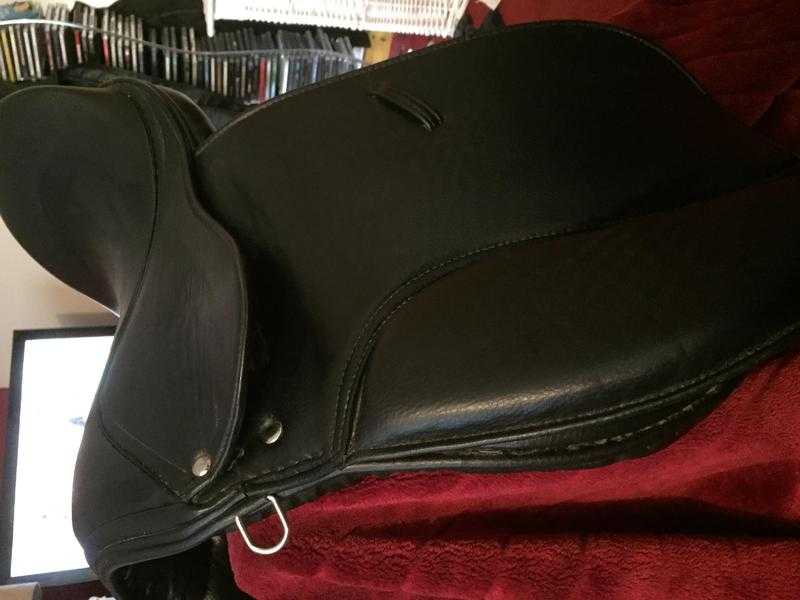 17 Wide Pet Safe Synthetic Saddle only 2 months old