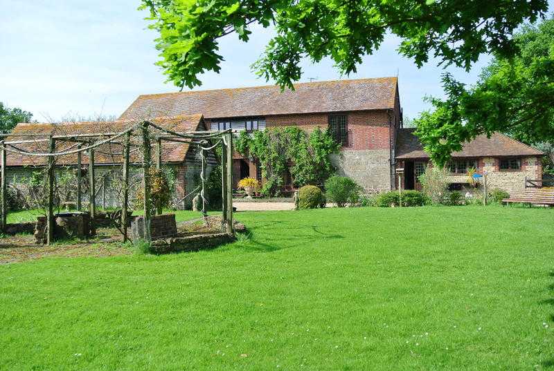 17th C 4 Bedroom Barn Conversion with multiple outbuildings to rent Billingshurst 3,250 pcm