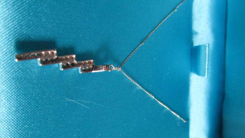 18ct white gold diamond pendant amp chain