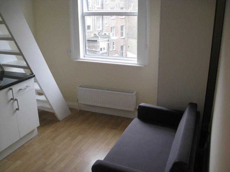 190  w - Single studio flat on Sinclair Road close to Shepherds Bush station