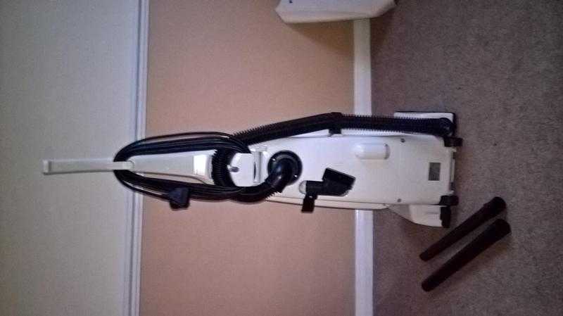 1900w Panasonic Upright Cleaner