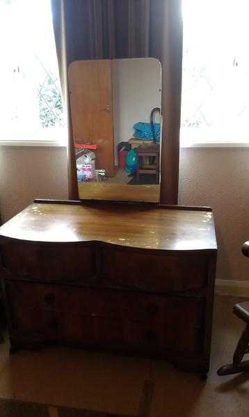 1940039s dressing table