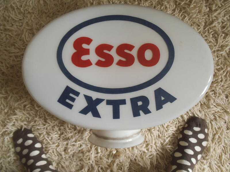 1960s OLD PETROL PUMP   ESSO GLASS GLOBE IN EXCELLENT CONDITION