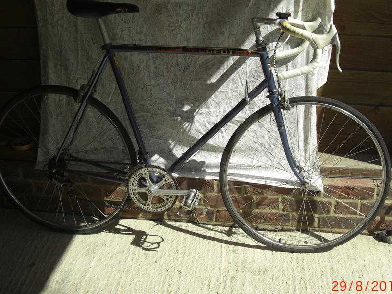 1980039s Peugeot road bike (gents)