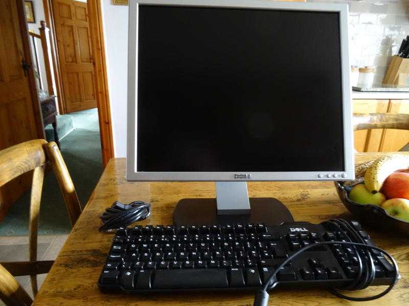 19quot Dell computer monitor with its Dell keyboard with cables