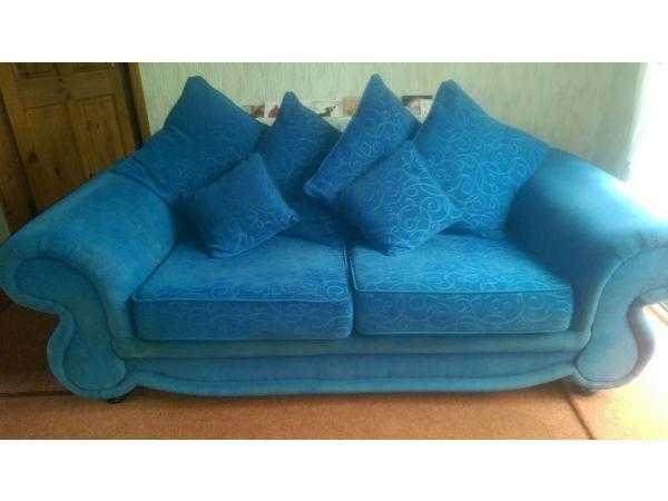 2 and 3 seater sofa set  VGC immediate sale required open to offers