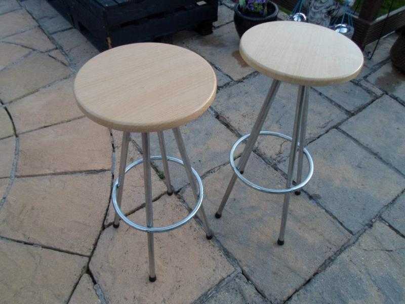 2 Bar Stools