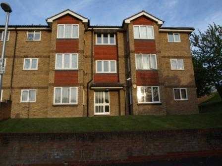 2 bed flat for rent in Chatham