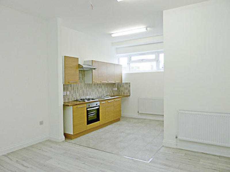 2 Bed Flat to rent in converted warehouse in E5 Clapton, Grosvenor Way