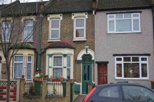 2 Bed Mid-Terrace newly refurbished throughout, own garden, private landlord NO FEES