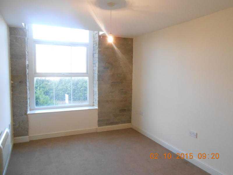 2 BED UNFURNISHED APARTMENT IN ELLAND