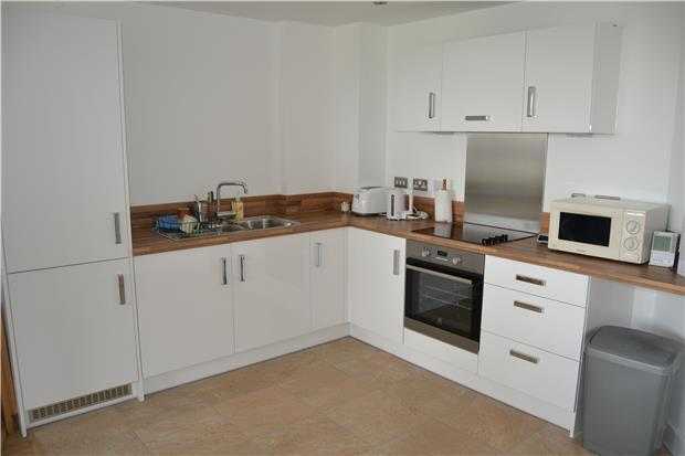 2 bedroom flat in Ashley