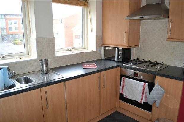 2 bedroom flat in Ashley