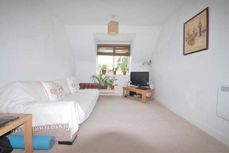 2 bedroom flat in Colliers Wood