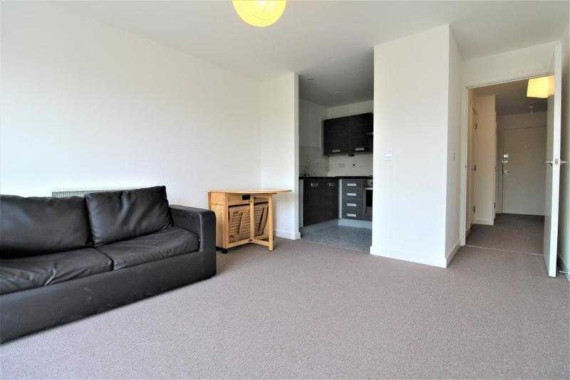 2 bedroom flat in Colliers Wood