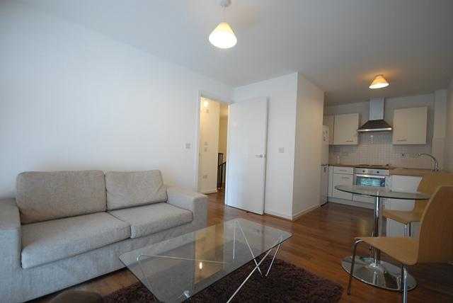 2 bedroom flat in Colliers Wood