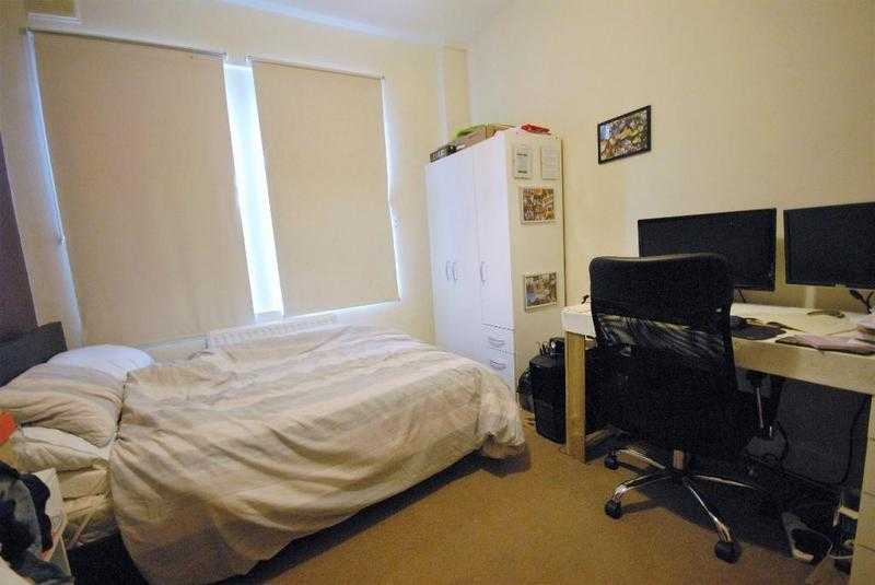 2 bedroom flat in Colliers Wood