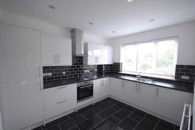 2 bedroom flat in Denison Road