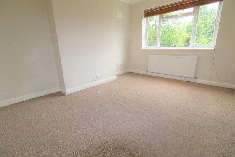 2 bedroom flat in Raynes Park