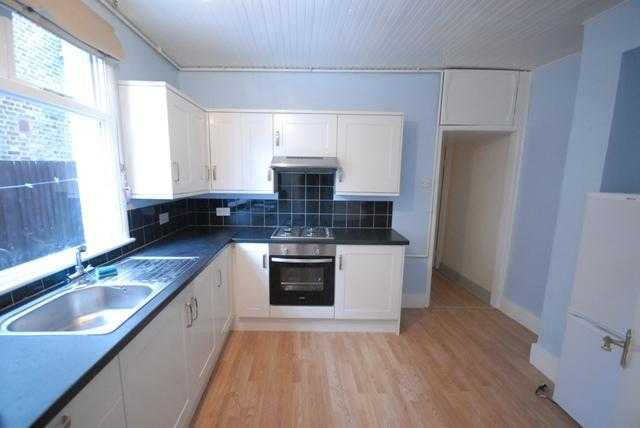 2 bedroom flat in Tooting Broadway