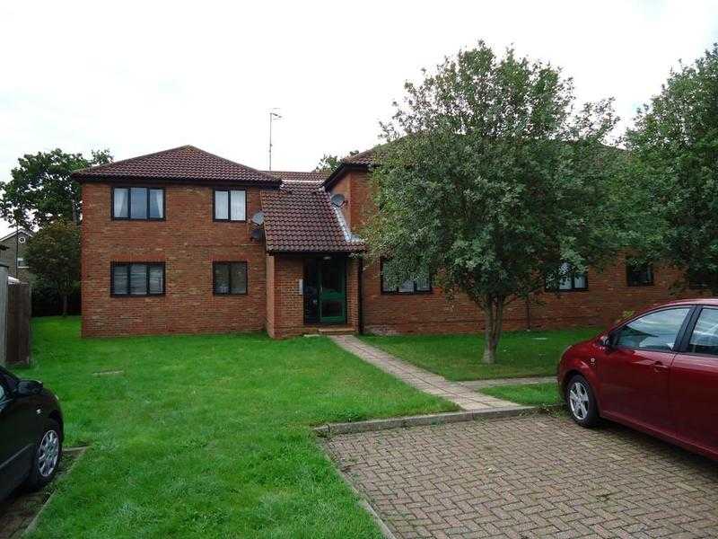 2 bedroom flat to rent in Smallfield