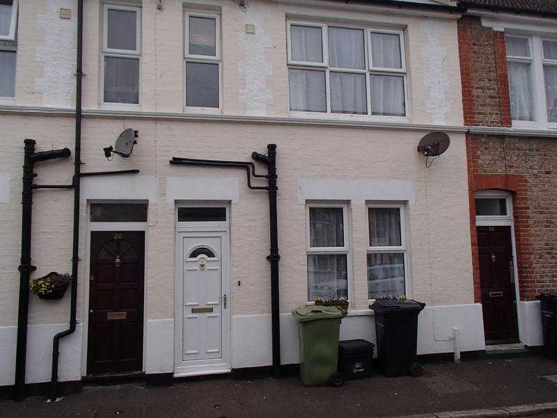 2 BEDROOM HOUSE, BEXHILL