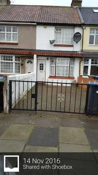 2 BEDROOM HOUSE FOR RENT IN ENFIELD  1500 PM  2 MONTHS RENT IN ADVANCE  2 REFERENCES  REQUIRED