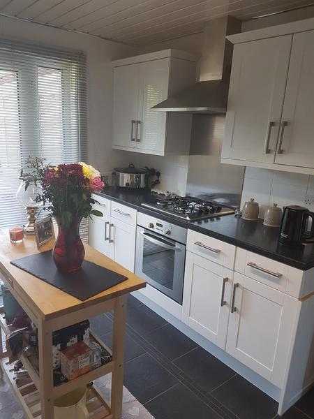 2 bedroom house with conservatory for rent in lawthorn irvine ayrshire