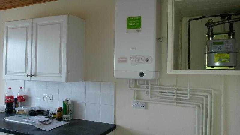 2 bedroom newly decorated unfurnished flat to let in drumchapel