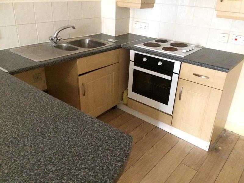 2 BEDROOMS FLAT ON THE GROUND FLOOR IN TURKEY STREET