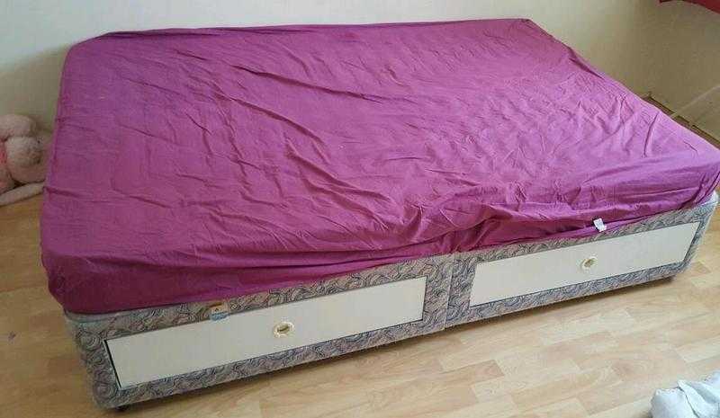 2 beds and office chair