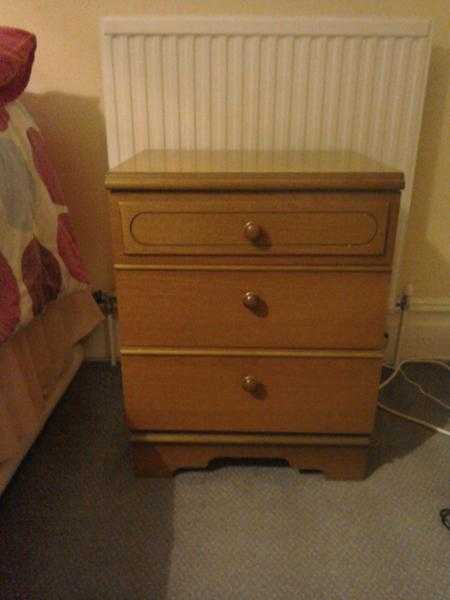 2 Bedside Cabinets