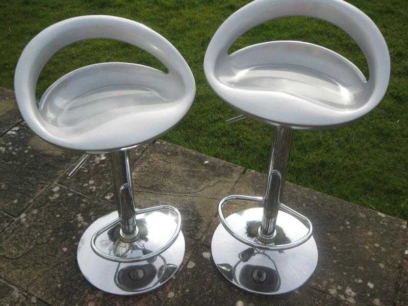 2 Breakfast Bar stools