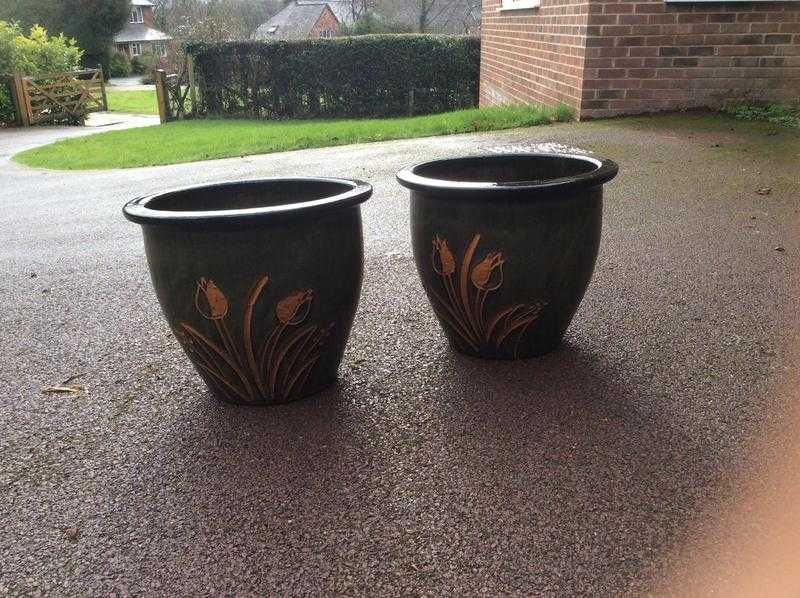 2 DECORATIVE FLOWER POTS