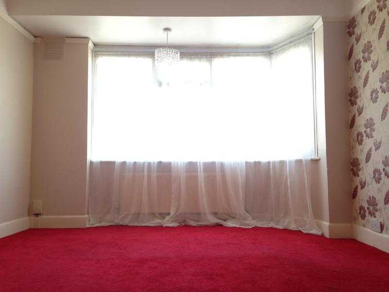 2 Doubles, 1 Single close to Worthing Station