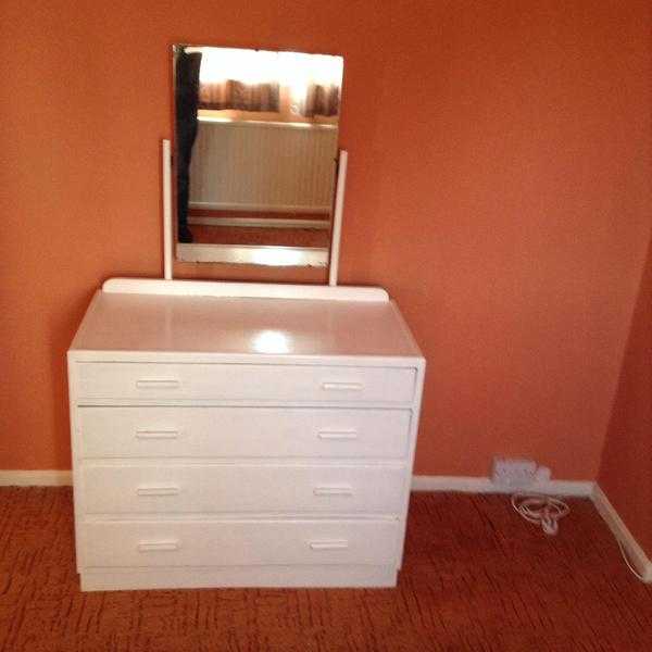 2 dressing tables free to collector