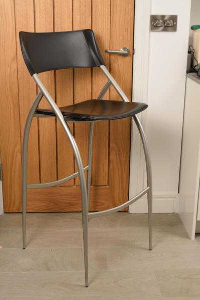 2 elegant quality designer leather Italian made bar stools - Calligaris brand