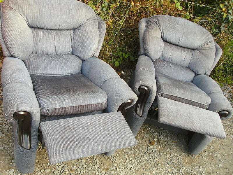 2 EXCELLENT CONDITION RECLINING ARM CHAIRS FABRIC BLUEGREY COLOUR